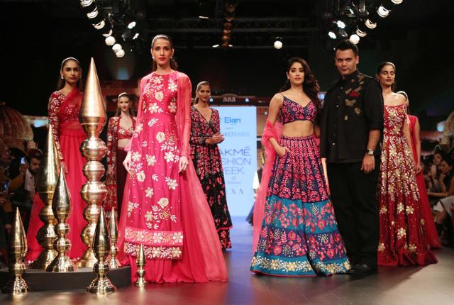Janhvi Kapoor with designer Nachiket Barve at Lakme Fashion Week 2018. (Manav Manglani)