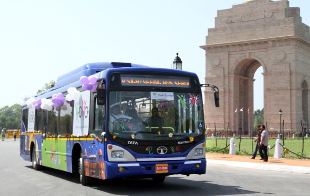 A HoHo bus at India Gate. These buses were designed to allow people to visit historic sites and museums, ahead of the Commonwealth Games 2010. (PHOTO: ARVIND YADAV /HT ) A HoHo bus at India Gate. These buses were designed to allow people to visit historic sites and museums, ahead of the Commonwealth Games 2010. (PHOTO: ARVIND YADAV /HT )