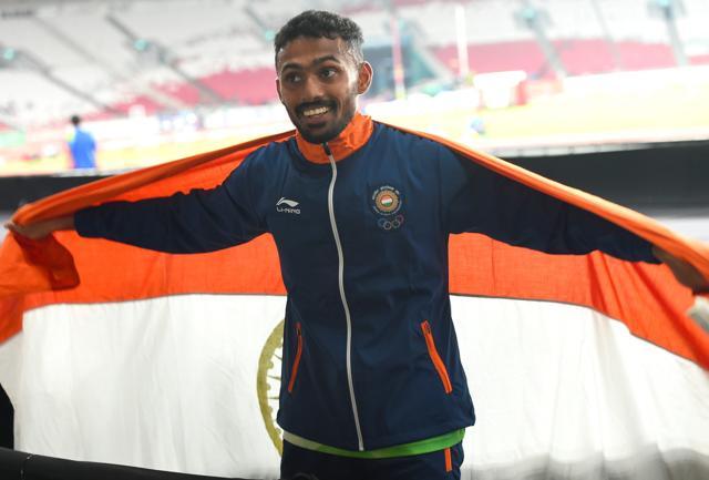 Yahiya Muhammed Anas holds the Indian tricolour after securing silver in men's 400m final athletics. (PTI) Yahiya Muhammed Anas holds the Indian tricolour after securing silver in men's 400m final athletics. (PTI)