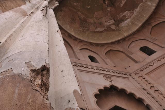 Damaged pillar of Rumi Darwaza. (Deepak Gupta/HT Photo) Damaged pillar of Rumi Darwaza. (Deepak Gupta/HT Photo)