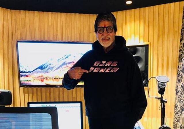 Amitabh Bachchan in a shirt gifted by daughter Shweta.