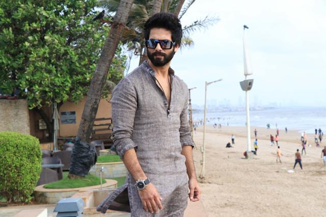 Shahid Kapoor promotes Batti Gul Meter Chalu. Shahid Kapoor promotes Batti Gul Meter Chalu.