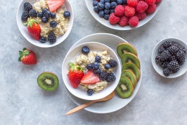 Oatmeal and blueberries are a protein-rich combination that can boost your workout. (Unsplash )