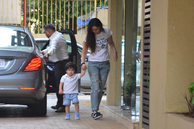 Kareena Kapoor Khan People Consider Us Role Models Important To Set Right Examples Hindustan Times Kalikkoottukar (2019) hdrip malayalam movie watch online free. kareena kapoor khan people consider us