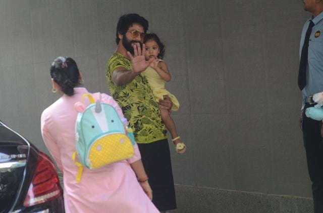 Shahid Kapoor and daughter Misha arrived at the hospital to visit Mira Rajput and the new born baby Shahid Kapoor and daughter Misha arrived at the hospital to visit Mira Rajput and the new born baby