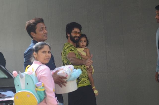 Shahid Kapoor was all smiles as he entered the hospital with his daughter Shahid Kapoor was all smiles as he entered the hospital with his daughter