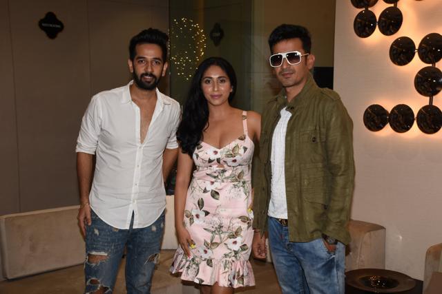 Meet Brothers with Neha Bhasin.