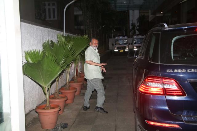 Pankaj Kapoor visited his daughter-in-law Mira Rajput at the hospital. Pankaj Kapoor visited his daughter-in-law Mira Rajput at the hospital.