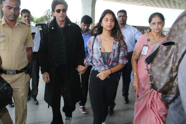 SRK held his daughter’s hand as the two walked together. SRK held his daughter’s hand as the two walked together.
