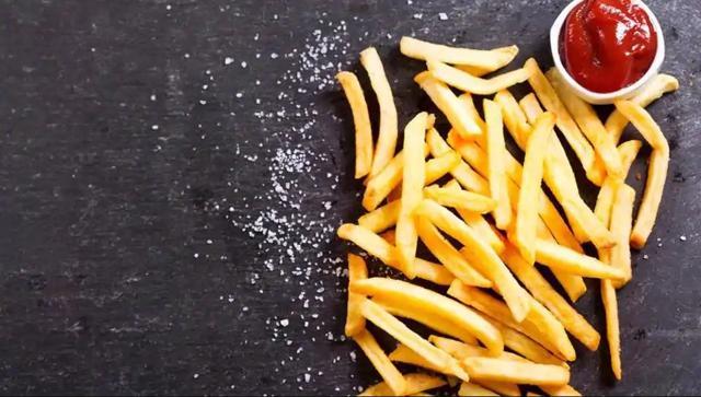 Swap potato chips/french fries with kale chips for a healthier lifestyle. (Shutterstock)