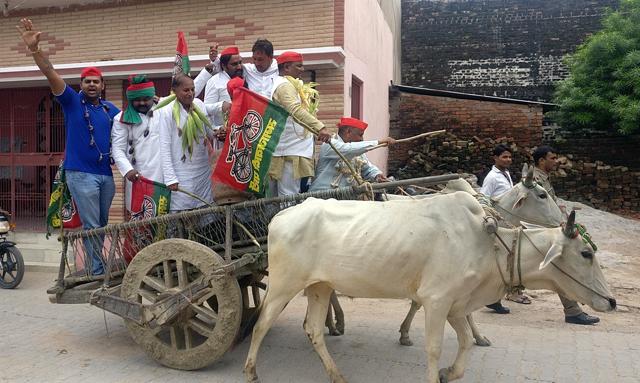 Samajwadi Party workers protesting in Lucknow. (HT Photo) Samajwadi Party workers protesting in Lucknow. (HT Photo)