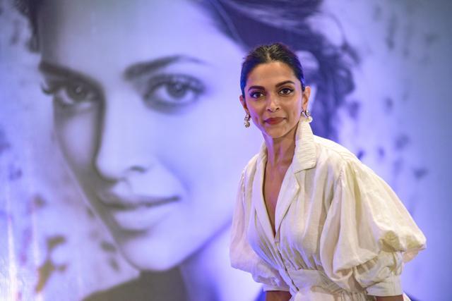 Deepika Padukone responds after photographer asks her to click