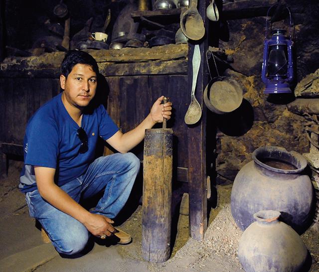 Amateur curator Ilyas Ansari with traditional utensils, Museum of Memories, Hunderman Village. (Waseem Andrabi/HT Photo) Amateur curator Ilyas Ansari with traditional utensils, Museum of Memories, Hunderman Village. (Waseem Andrabi/HT Photo)