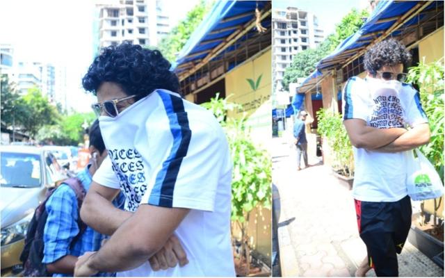 Ishaan Khattar tries to avoid the paparazzi. (Viral Bhayani) Ishaan Khattar tries to avoid the paparazzi. (Viral Bhayani)