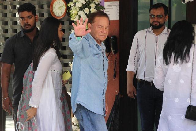 Salim Khan at his daughter’s home for Ganesh Chaturthi. (Viral Bhayani) Salim Khan at his daughter’s home for Ganesh Chaturthi. (Viral Bhayani)