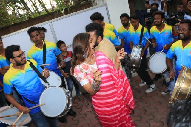 Shilpa dances to the beats of the drums.
