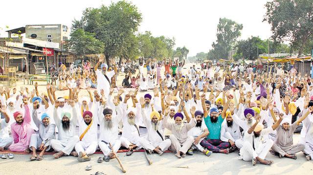 Tension gripped Punjab for several days. All major roads of the state were blocked by Sikh protesters. (Sanjeev Kumar/HT) Tension gripped Punjab for several days. All major roads of the state were blocked by Sikh protesters. (Sanjeev Kumar/HT)
