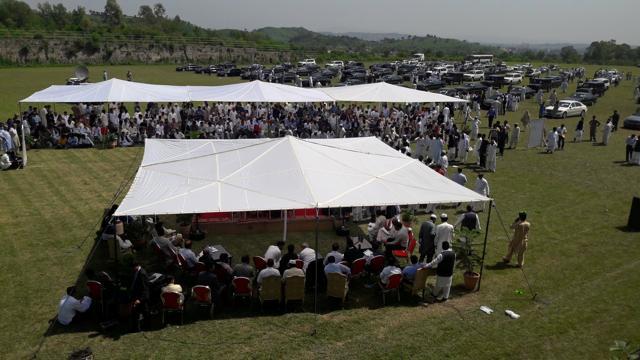 People visit an auction of government owned used cars at the premises of Prime Minister House in Islamabad, Pakistan. (Reuters Photo) People visit an auction of government owned used cars at the premises of Prime Minister House in Islamabad, Pakistan. (Reuters Photo)