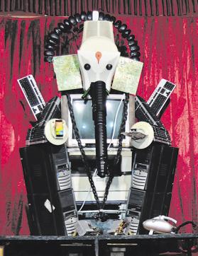 Ganesh idol made from E-waste at Sanyukta Prasad mitra mandal at Narayan peth. (RAVINDRA JOSHI/HT PHOTO) Ganesh idol made from E-waste at Sanyukta Prasad mitra mandal at Narayan peth. (RAVINDRA JOSHI/HT PHOTO)