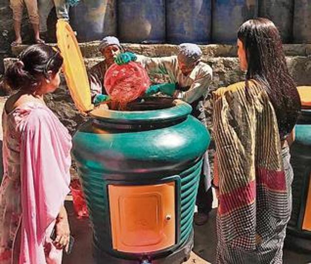 Wet or green waste can also be composted in pots. (HT Photo) Wet or green waste can also be composted in pots. (HT Photo)