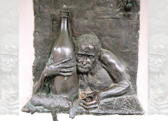 A telling relief in front of a watering hole in Užupis (Don Sebastian) A telling relief in front of a watering hole in Užupis (Don Sebastian)