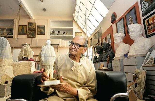 Sculptor Ram Vanji Sutar at his studio in Noida. (Sunil Ghosh/HT Photo) Sculptor Ram Vanji Sutar at his studio in Noida. (Sunil Ghosh/HT Photo)