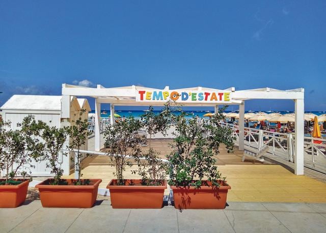 Chill at these cabanas at Mondello Beach, Palermo (Pranay Baidya) Chill at these cabanas at Mondello Beach, Palermo (Pranay Baidya)