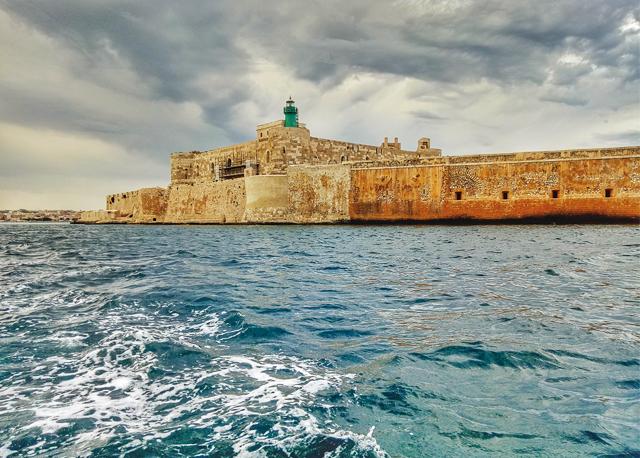For a panoramic view of the Castello Maniace sign up for a boat excursion in Ortygia For a panoramic view of the Castello Maniace sign up for a boat excursion in Ortygia