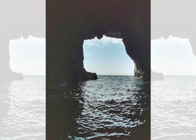 Inside a sea cave, during a boat excursion around the island of Ortygia (Pranay Baidya) Inside a sea cave, during a boat excursion around the island of Ortygia (Pranay Baidya)