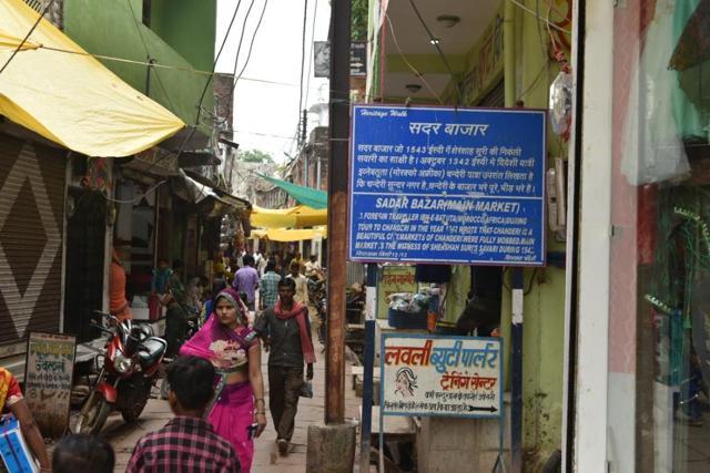 A view of Chanderi’s Sadar Bzaar. The famous 14th century traveller Ibn Battuta mentions the markets of Chaneri in his writing. (Mujeeb Faruqi/HT Photo) A view of Chanderi’s Sadar Bzaar. The famous 14th century traveller Ibn Battuta mentions the markets of Chaneri in his writing. (Mujeeb Faruqi/HT Photo)