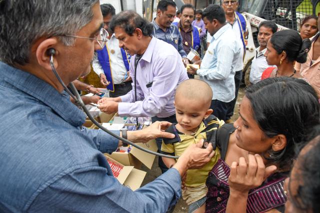 Doctors of Arogya Sena during a medical check up for the flood-affected residents. (SANKET WANKHADE/HT PHOTO) Doctors of Arogya Sena during a medical check up for the flood-affected residents. (SANKET WANKHADE/HT PHOTO)