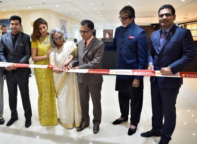 Amitabh Bachchan, along with his wife Jaya Bachchan, daughter Shweta Bachchan Nanda, during the inauguration of Kalyan Jewellers Flagship outlet in New Delhi on September 28, 2018. (IANS) Amitabh Bachchan, along with his wife Jaya Bachchan, daughter Shweta Bachchan Nanda, during the inauguration of Kalyan Jewellers Flagship outlet in New Delhi on September 28, 2018. (IANS)