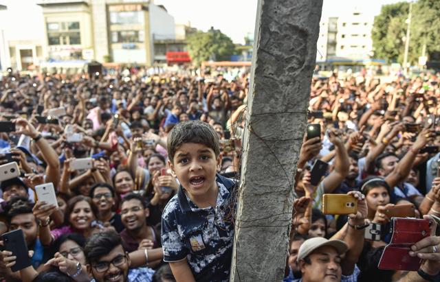 Fans gather to meet Bollywood actor Amitabh Bachchan during an event in New Delhi on Friday (September 28, 2018). (AP) Fans gather to meet Bollywood actor Amitabh Bachchan during an event in New Delhi on Friday (September 28, 2018). (AP)