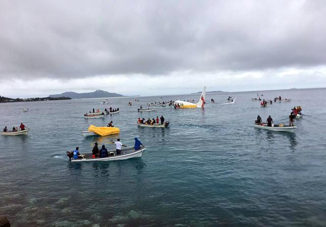 This picture taken by James Yaingeluo on September 28, 2018 shows locals approaching to rescue passengers of the crashed Air Niugini aircraft on the remote Island of Weno, in Micronesia. (AFP Photo) This picture taken by James Yaingeluo on September 28, 2018 shows locals approaching to rescue passengers of the crashed Air Niugini aircraft on the remote Island of Weno, in Micronesia. (AFP Photo)