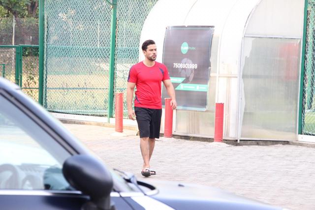 Kunal Kemmu snapped at the football match. (Viral Bhayani) Kunal Kemmu snapped at the football match. (Viral Bhayani)