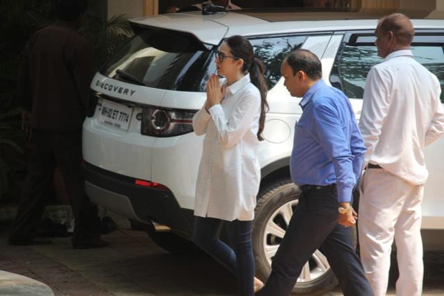 Karisma Kapoor arrives for her grandmother’s funeral. (Viral Bhayani) Karisma Kapoor arrives for her grandmother’s funeral. (Viral Bhayani)