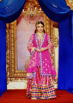 Soha Ali Khan in Asma Hussain’s khadi base outfit.