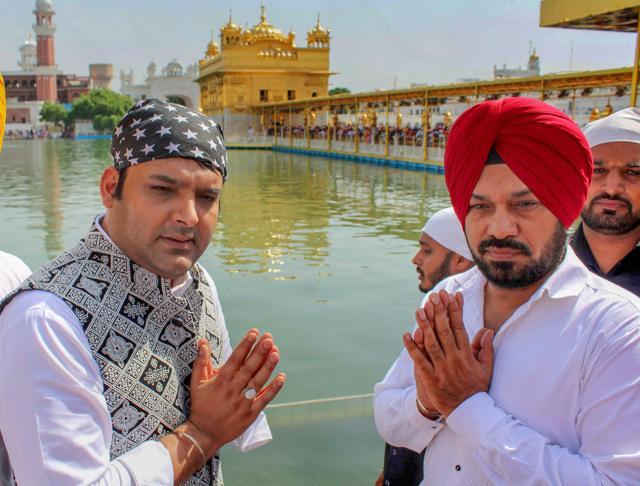 Amritsar: Indian comedian Kapil Sharma and Gurpreet Ghuggi offer prayers at Golden Temple during a promotion for their upcoming film Son Of Manjeet Singh. (PTI) Amritsar: Indian comedian Kapil Sharma and Gurpreet Ghuggi offer prayers at Golden Temple during a promotion for their upcoming film Son Of Manjeet Singh. (PTI)