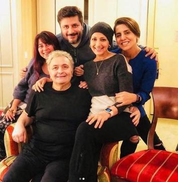 (From left) Seen here, Srishti Behlarya, Rishi Kapoor, Sonali Bendre, Neetu Kapoor and Goldie Behl. (Instagram)