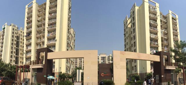 Around 200 residents live in 40 flats in the tower at Tulip Orange society where fire broke out on Monday, October 8, 2018. (Parveen Kumar / HT Photo ) Around 200 residents live in 40 flats in the tower at Tulip Orange society where fire broke out on Monday, October 8, 2018. (Parveen Kumar / HT Photo )