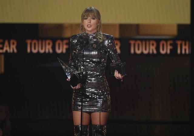 Taylor Swift accepts her award. (Reuters) Taylor Swift accepts her award. (Reuters)
