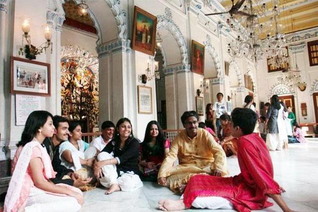 Durga Puja at the Chhoto Rajar bari, an offshoot of the Shovabazaar Rajbari, which started in 1791. The original puja began in 1757, and both traditions still exist. (Subhendu Ghosh/HT File Photo) Durga Puja at the Chhoto Rajar bari, an offshoot of the Shovabazaar Rajbari, which started in 1791. The original puja began in 1757, and both traditions still exist. (Subhendu Ghosh/HT File Photo)