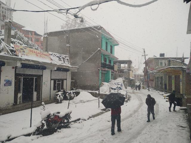 Fresh snowfall in Keylong of Lahaul and Spiti district. (HT Photo) Fresh snowfall in Keylong of Lahaul and Spiti district. (HT Photo)