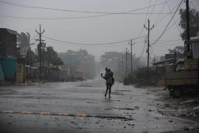 Cyclone Titli crosses Odisha-Andhra coast, storm expected to begin ...