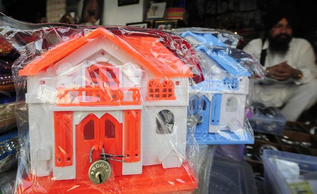 A toy house for sale at a shop outside the gurdwara. (Keshav Singh/HT)