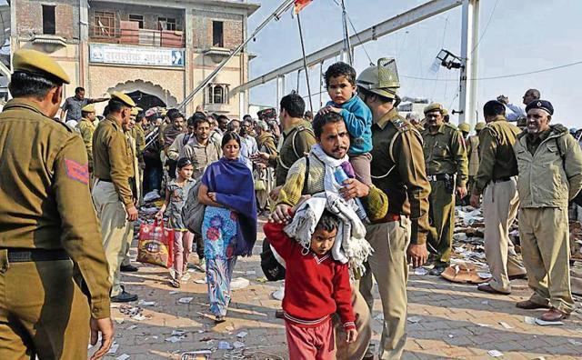 Police evacuating followers of the Satlok Ashram at Barwala in Hisar. (HT File ) Police evacuating followers of the Satlok Ashram at Barwala in Hisar. (HT File )