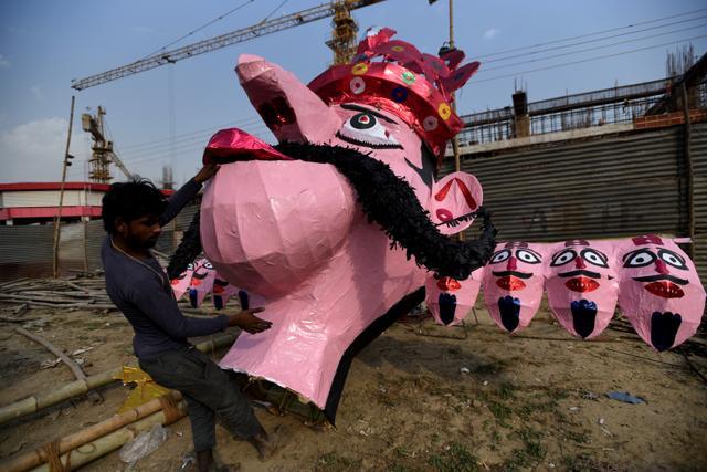 A view of effigies of Ravana on the eve of Dussehra festival at NSG ground Pitampura in New Delhi. (Amal KS/HT PHOTO)