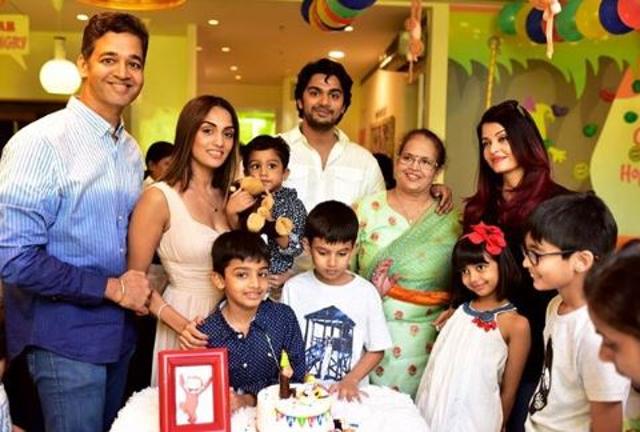 Aishwarya Rai with daughter Aaradhya and the rest of her family.