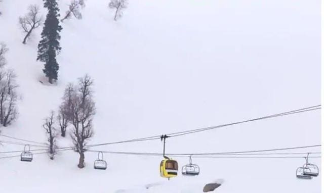 Cable car in Gulmarg, Kashmir. (Shutterstock)