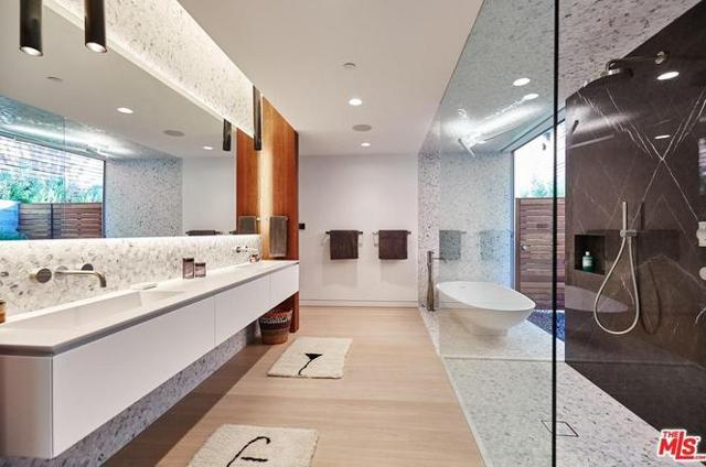Nick Jonas’ home in Beverly Hills, Los Angeles. (redfin.com) Nick Jonas’ home in Beverly Hills, Los Angeles. (redfin.com)
